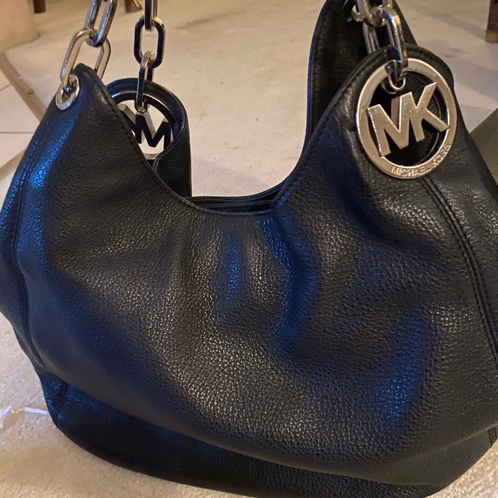 Michael Khors chain and Leather bag so soft